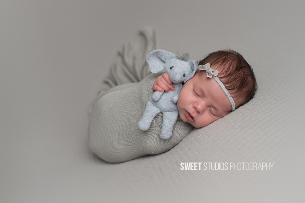 Akron Cleveland Newborn Baby Family Kids Photographer Kriste Radicelli Sweet Studios Photography